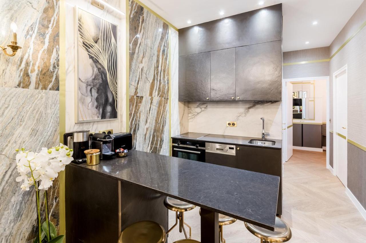 Merveil - Luxury - Tour Eiffel - Laos Apartment *